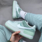 doi-nike-air-force-1-shadow-green-ket-hop-voi-quan-jogger.jpg